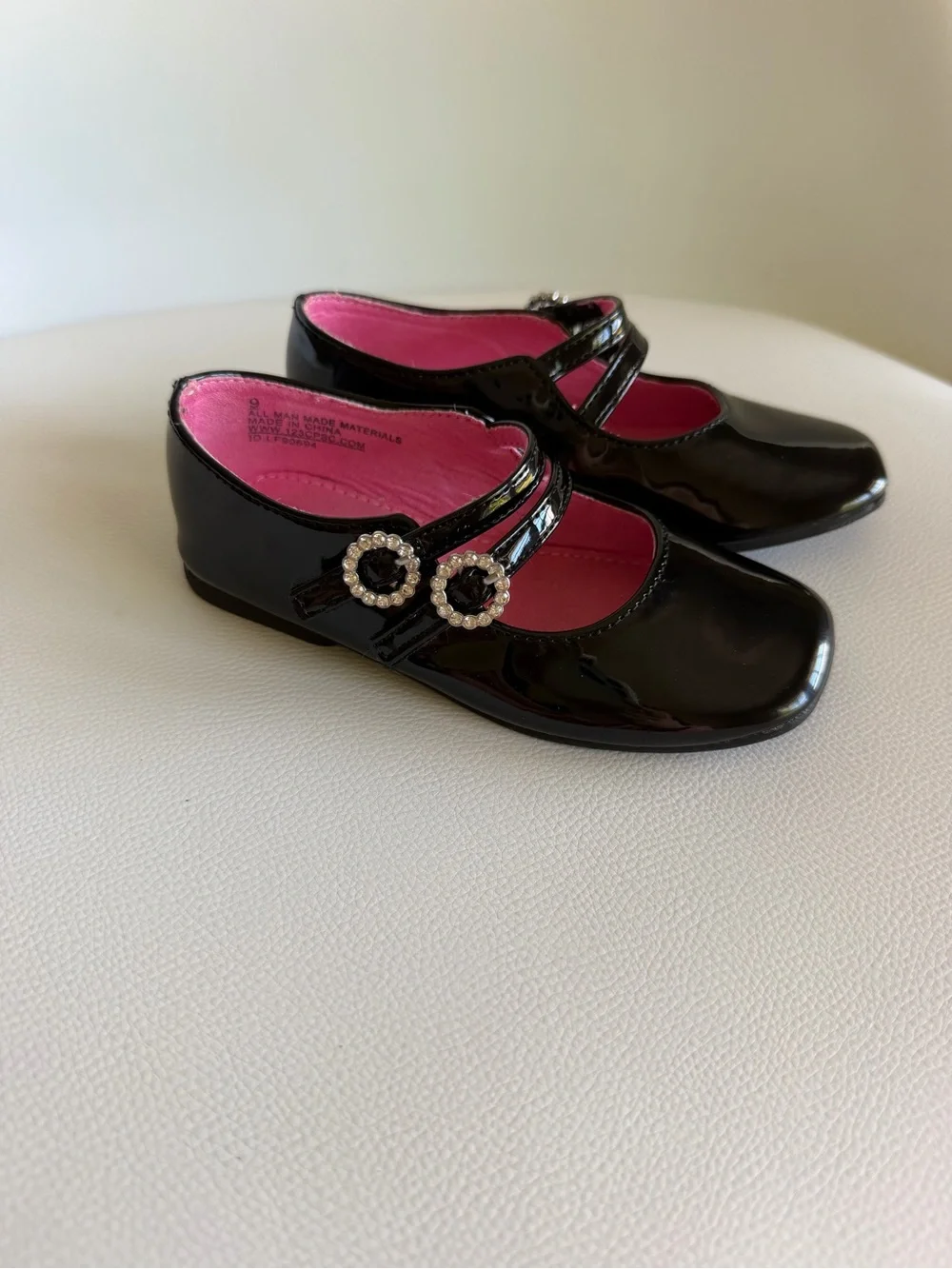 Cupcakes and Cashmere Kids Black Patent Mary Jane Shoes — Size 9 Toddler